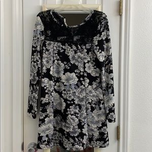Trixxi Lace dress